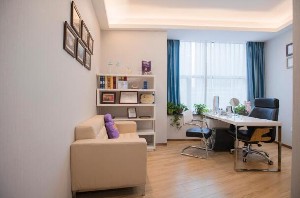 长沙爱思特医疗美容医院隆胸修复技术怎么样？专家团队与项目